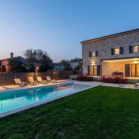 Сasa de vacaciones Atemberaubende Steinvila Mit Privatem Salzwasserpool Mit Bekannter Taverne Ums Eck Poreč