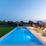 Atemberaubende Steinvila Mit Privatem Salzwasserpool Mit Bekannter Taverne Ums Eck *