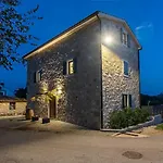 Atemberaubende Steinvila Mit Privatem Salzwasserpool Mit Bekannter Taverne Ums Eck *