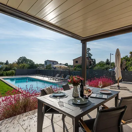 Ferienhaus Atemberaubende Steinvila Mit Privatem Salzwasserpool Mit Bekannter Taverne Ums Eck *