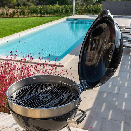 Ferienhaus Atemberaubende Steinvila Mit Privatem Salzwasserpool Mit Bekannter Taverne Ums Eck Poreč