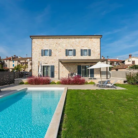 Ferienhaus Atemberaubende Steinvila Mit Privatem Salzwasserpool Mit Bekannter Taverne Ums Eck Poreč