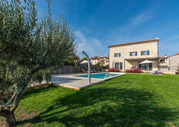 Atemberaubende Steinvila Mit Privatem Salzwasserpool Mit Bekannter Taverne Ums Eck Poreč