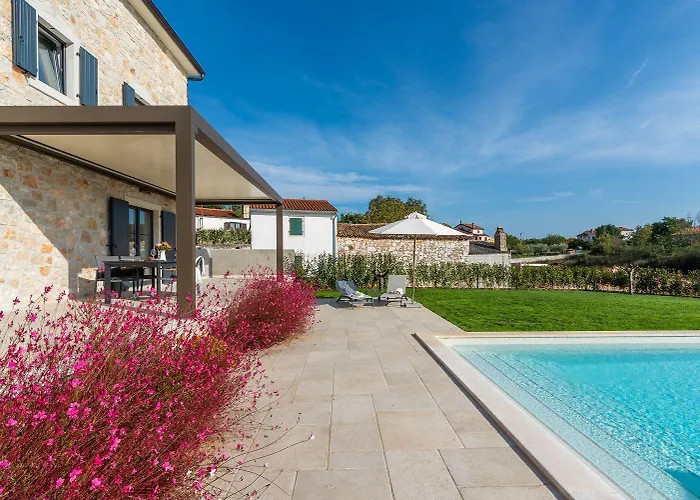 Atemberaubende Steinvila Mit Privatem Salzwasserpool Mit Bekannter Taverne Ums Eck Nyaraló Poreč