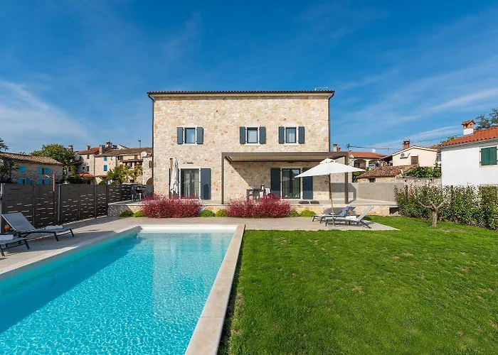 Ferienhaus Atemberaubende Steinvila Mit Privatem Salzwasserpool Mit Bekannter Taverne Ums Eck Poreč