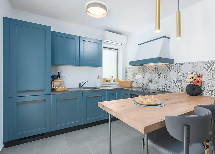 Дом отдыха Atemberaubende Steinvila Mit Privatem Salzwasserpool Mit Bekannter Taverne Ums Eck Пореч