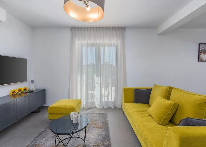 Atemberaubende Steinvila Mit Privatem Salzwasserpool Mit Bekannter Taverne Ums Eck