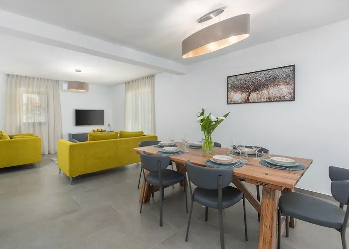 Atemberaubende Steinvila Mit Privatem Salzwasserpool Mit Bekannter Taverne Ums Eck Ferienhaus