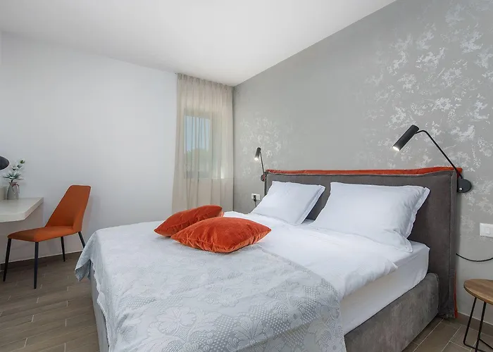 Дом отдыха Atemberaubende Steinvila Mit Privatem Salzwasserpool Mit Bekannter Taverne Ums Eck Пореч