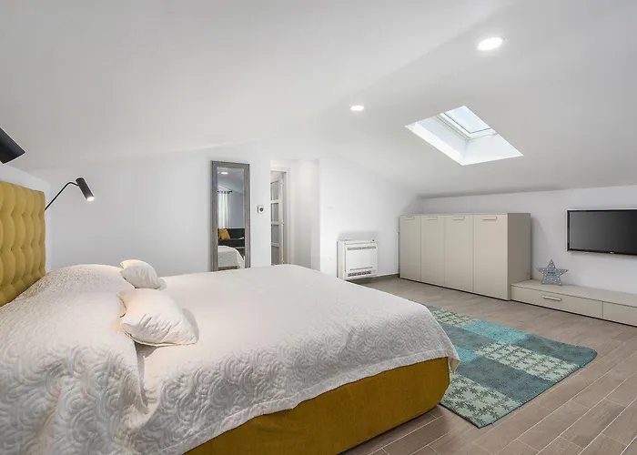 Atemberaubende Steinvila Mit Privatem Salzwasserpool Mit Bekannter Taverne Ums Eck Nyaraló *