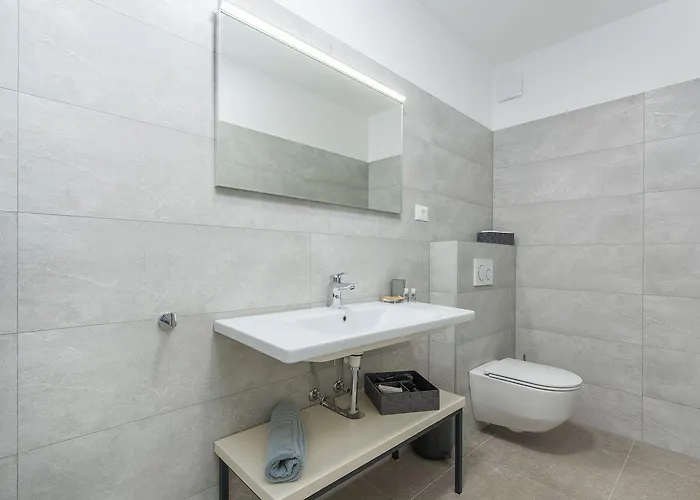 Atemberaubende Steinvila Mit Privatem Salzwasserpool Mit Bekannter Taverne Ums Eck Poreč