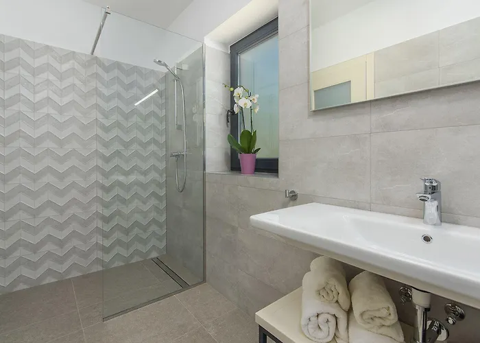 Дом отдыха Atemberaubende Steinvila Mit Privatem Salzwasserpool Mit Bekannter Taverne Ums Eck