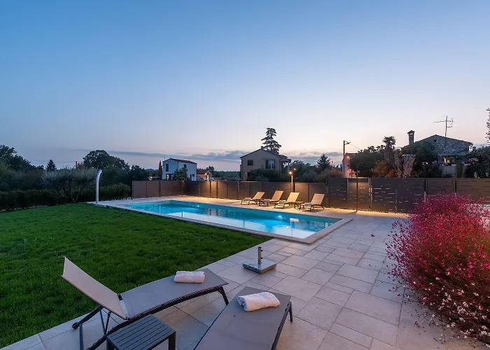 Atemberaubende Steinvila Mit Privatem Salzwasserpool Mit Bekannter Taverne Ums Eck Nyaraló Poreč