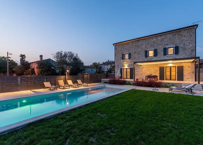 Дом отдыха Atemberaubende Steinvila Mit Privatem Salzwasserpool Mit Bekannter Taverne Ums Eck Пореч