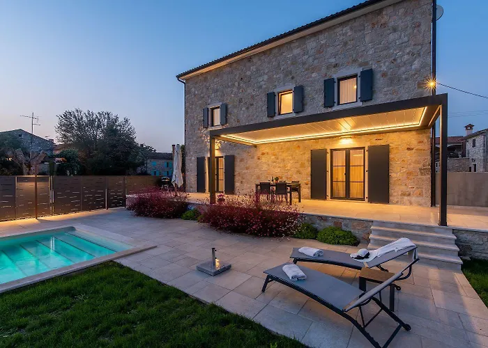 Ferienhaus Atemberaubende Steinvila Mit Privatem Salzwasserpool Mit Bekannter Taverne Ums Eck