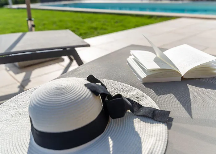 Дом отдыха Atemberaubende Steinvila Mit Privatem Salzwasserpool Mit Bekannter Taverne Ums Eck