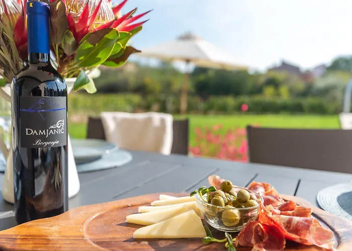 Atemberaubende Steinvila Mit Privatem Salzwasserpool Mit Bekannter Taverne Ums Eck